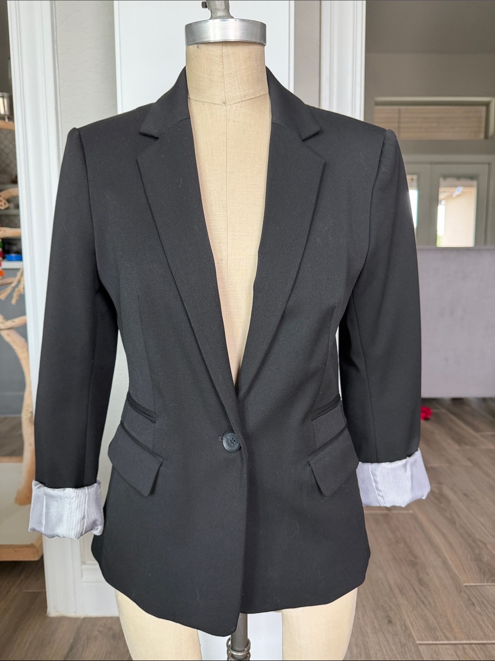 🛍️EXPRESS WOMEN’S BLAZER🛍️ SIZE 8